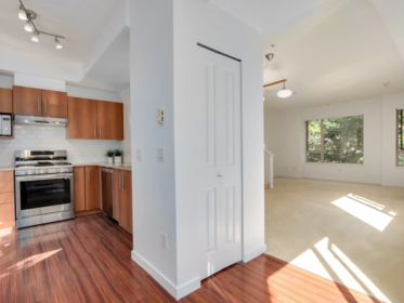 114 9229 University Crescent, Burnaby, BC, Burnaby — Townhouse for sale
