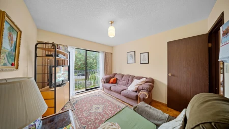 Entry Foyer Photo of 271 E 38th Avenue, Vancouver, BC