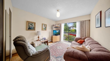 Hallway Photo of 271 E 38th Avenue, Vancouver, BC