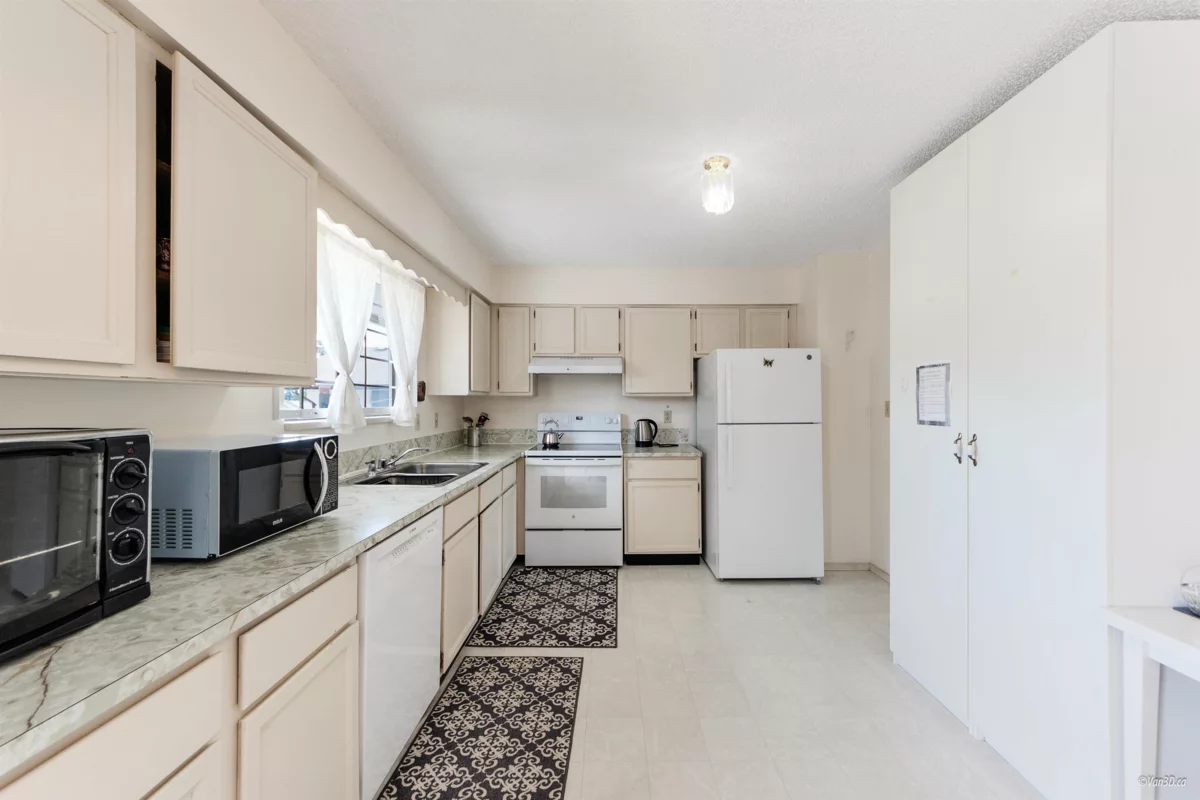 Dining Area Photo of 1632 Como Lake Avenue, Coquitlam, BC