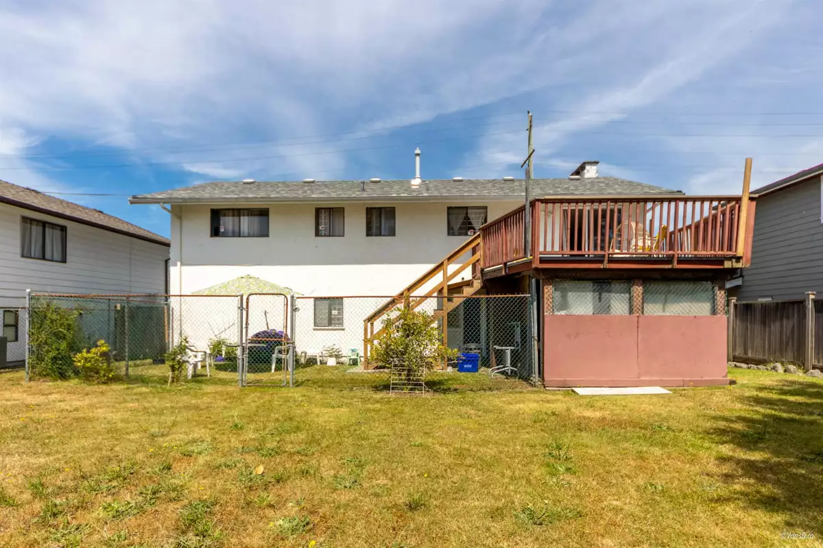 Hallway Photo of 1632 Como Lake Avenue, Coquitlam, BC