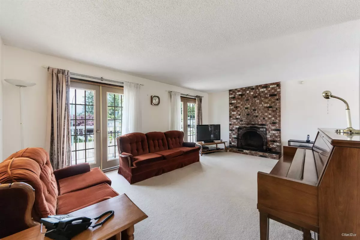 Kitchen Island Photo of 1632 Como Lake Avenue, Coquitlam, BC