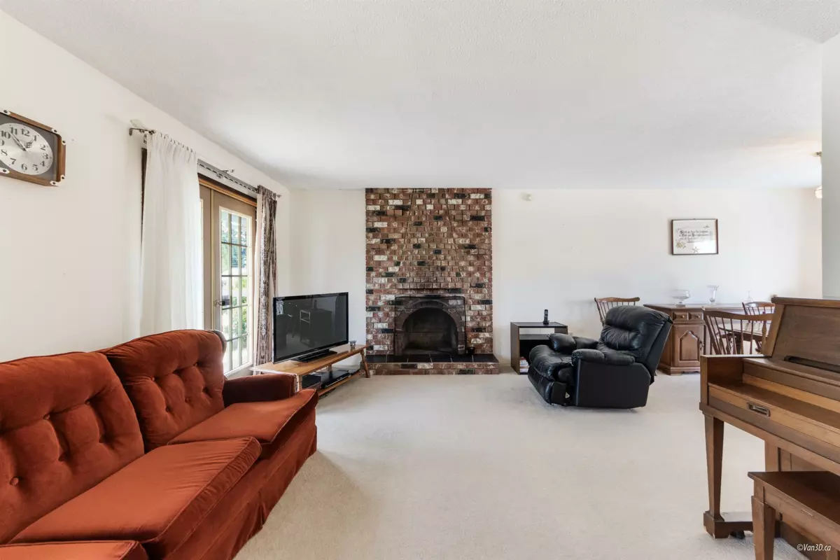 Kitchen Photo of 1632 Como Lake Avenue, Coquitlam, BC