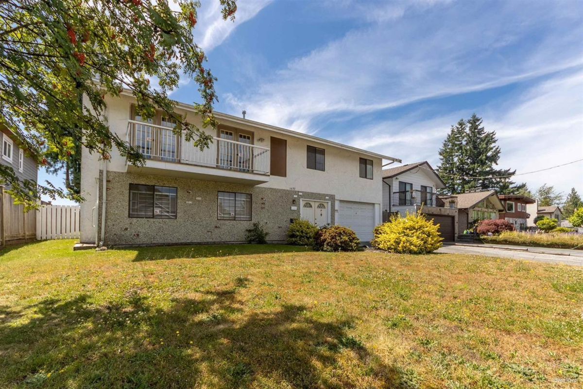 Staircase Photo of 1632 Como Lake Avenue, Coquitlam, BC