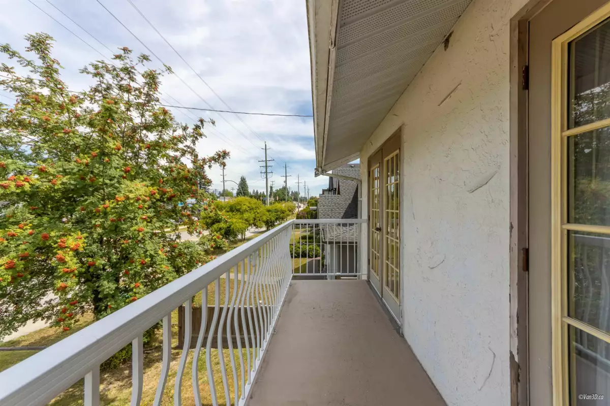 Walk-In Closet Photo of 1632 Como Lake Avenue, Coquitlam, BC