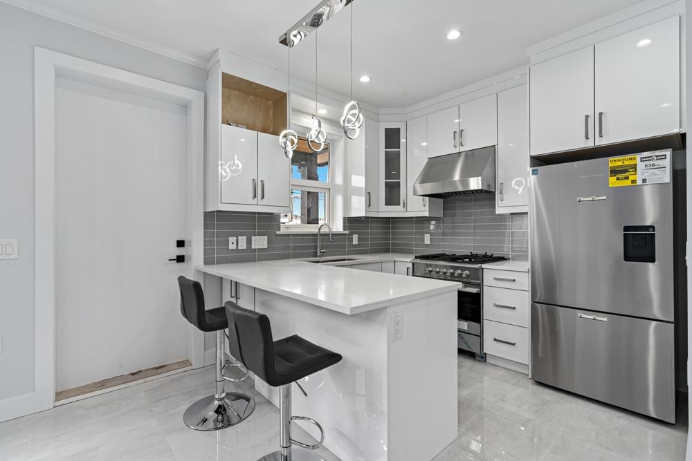 Swimming Pool Photo of 6749 Knight Street, Vancouver, BC