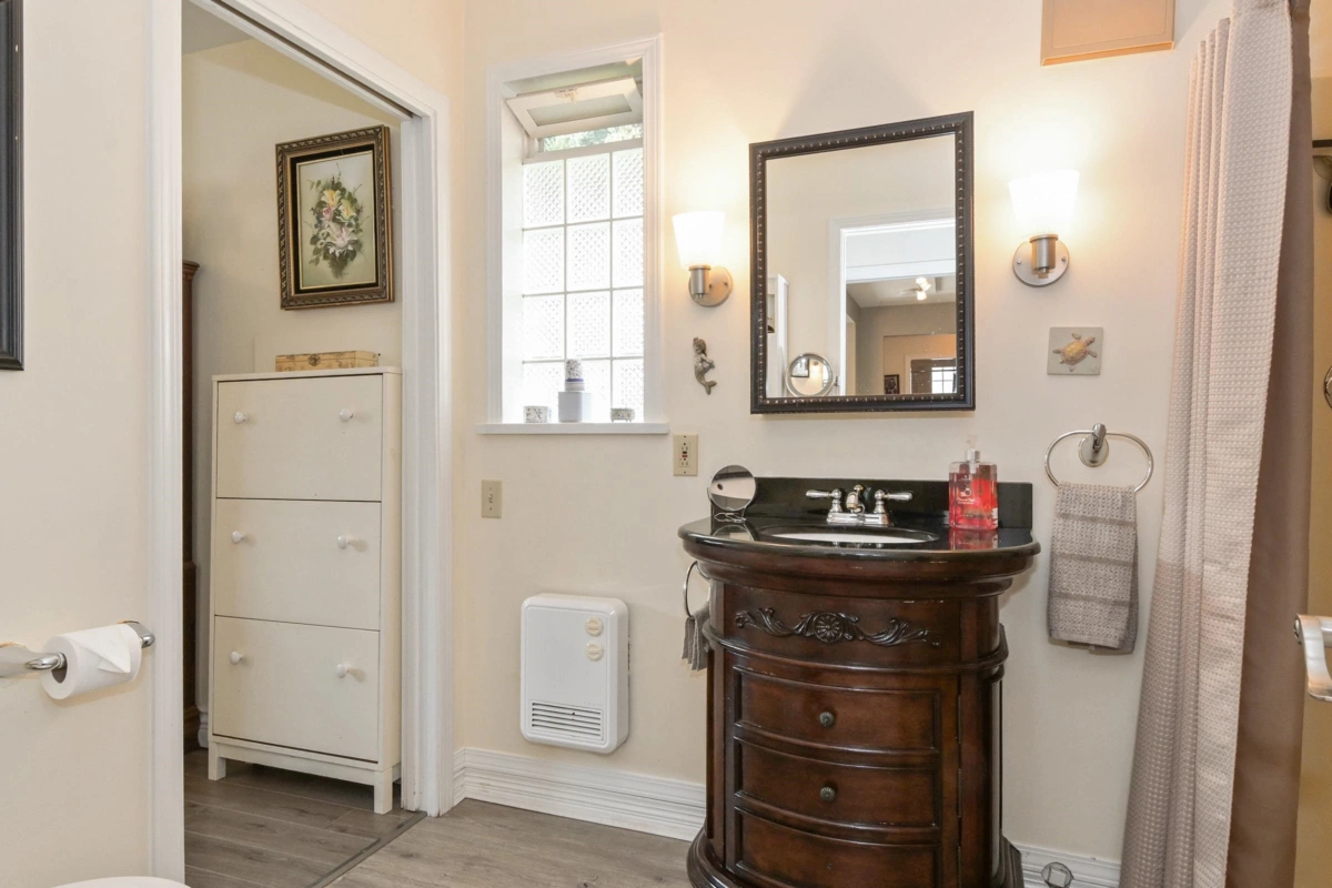 Entry Foyer Photo of 35042 Sward Road, Mission, BC