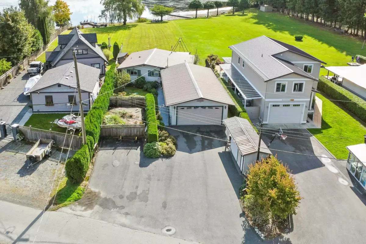 Family Room Photo of 35042 Sward Road, Mission, BC