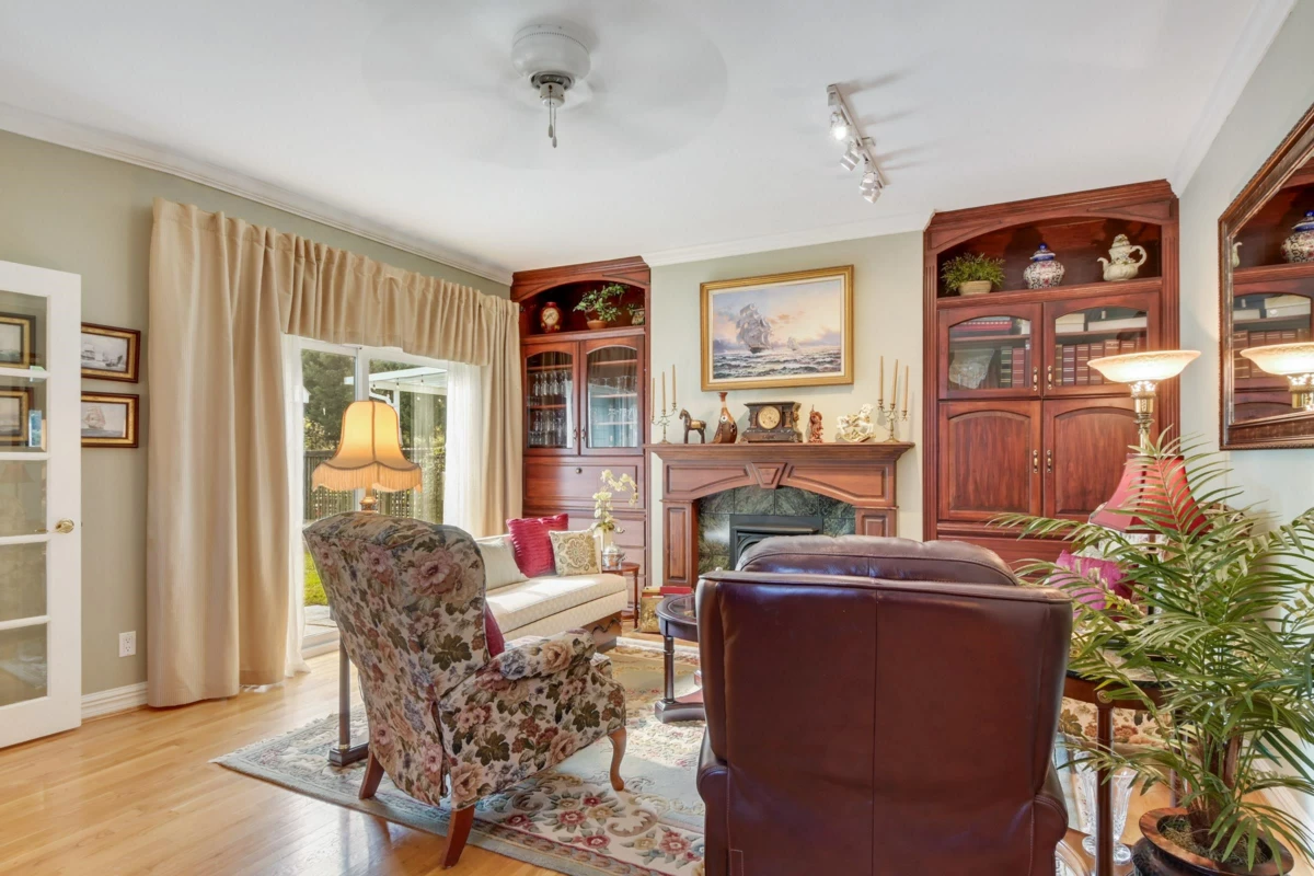 Kitchen Island Photo of 35042 Sward Road, Mission, BC