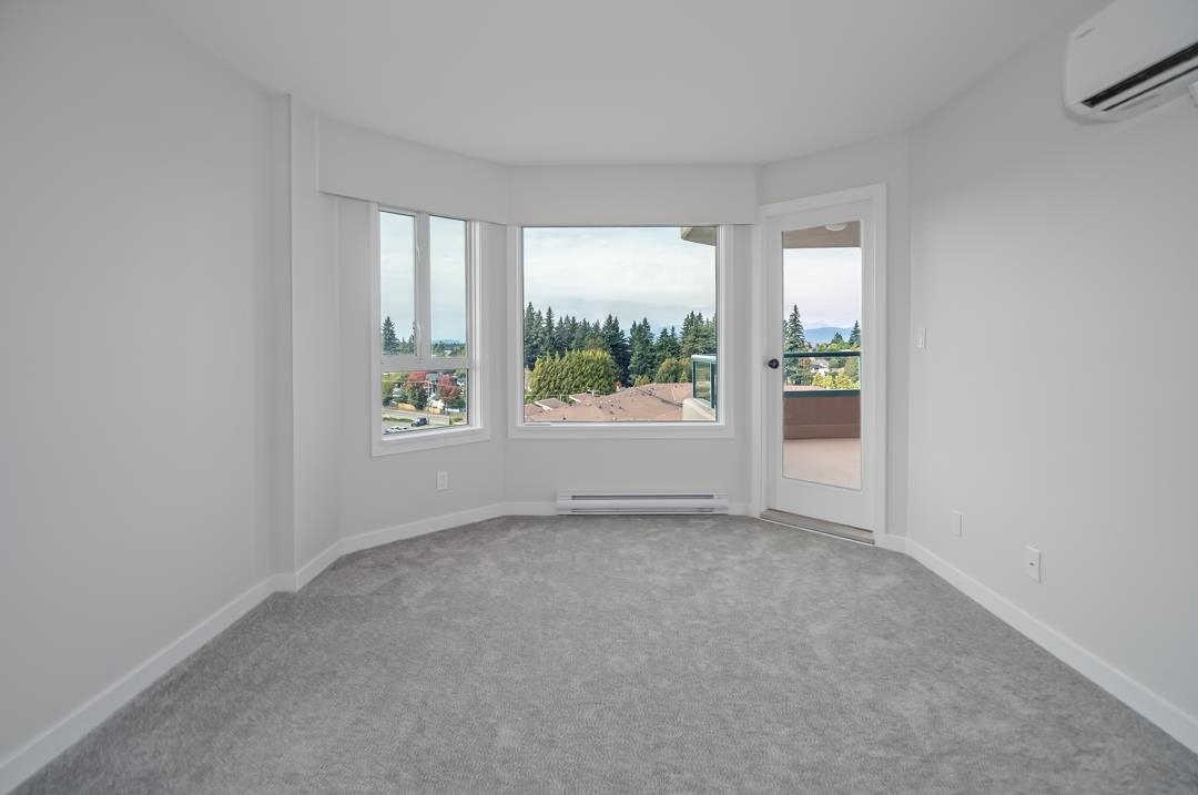 Entry Foyer Photo of 902 3150 Gladwin Road, Abbotsford, BC