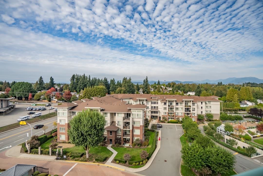Front Yard Photo of 902 3150 Gladwin Road, Abbotsford, BC