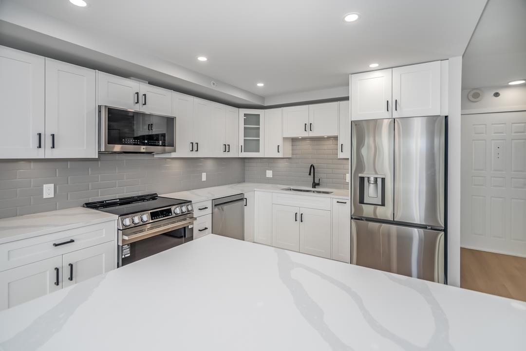 Guest Bathroom Photo of 902 3150 Gladwin Road, Abbotsford, BC