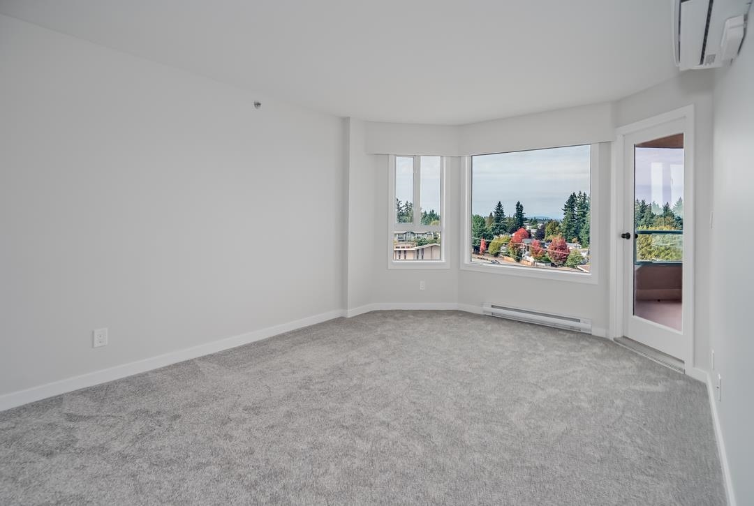 Hallway Photo of 902 3150 Gladwin Road, Abbotsford, BC