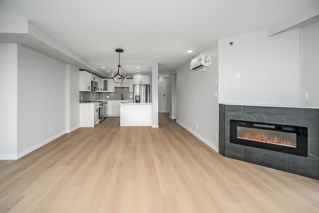 Kitchen Photo of 902 3150 Gladwin Road, Abbotsford, BC
