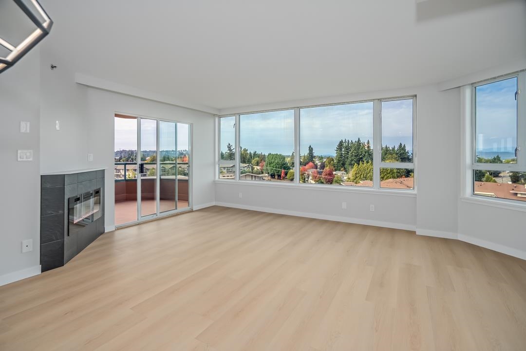 Living Room Photo of 902 3150 Gladwin Road, Abbotsford, BC