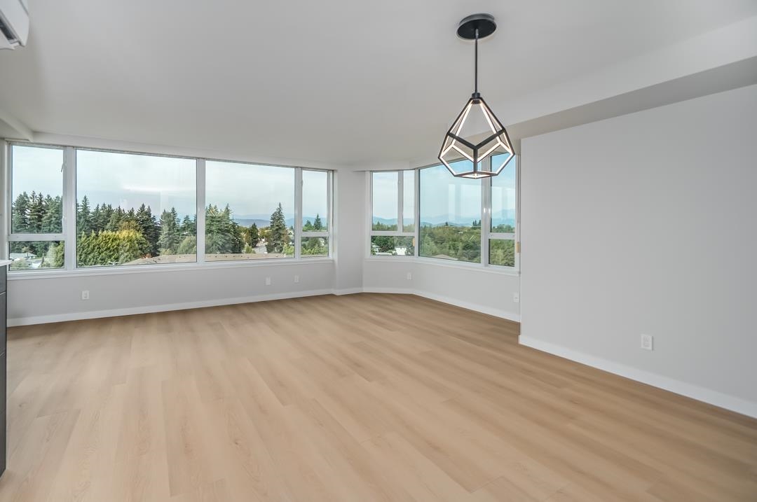 Primary Bathroom Photo of 902 3150 Gladwin Road, Abbotsford, BC