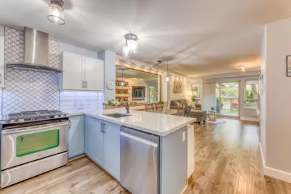 202 3156 Dayanee Springs Boulevard, Coquitlam, BC, Coquitlam — Apartment/Condo for sale