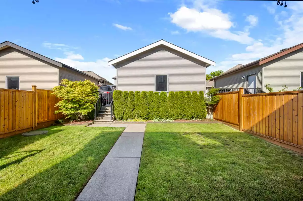 Swimming Pool Photo of 6867 208a Street, Langley, BC