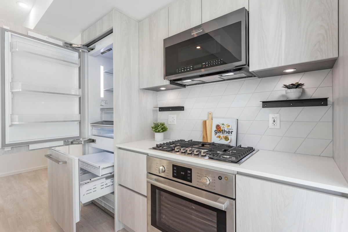 Dining Area Photo of 204 3264 Vanness Avenue, Vancouver, BC