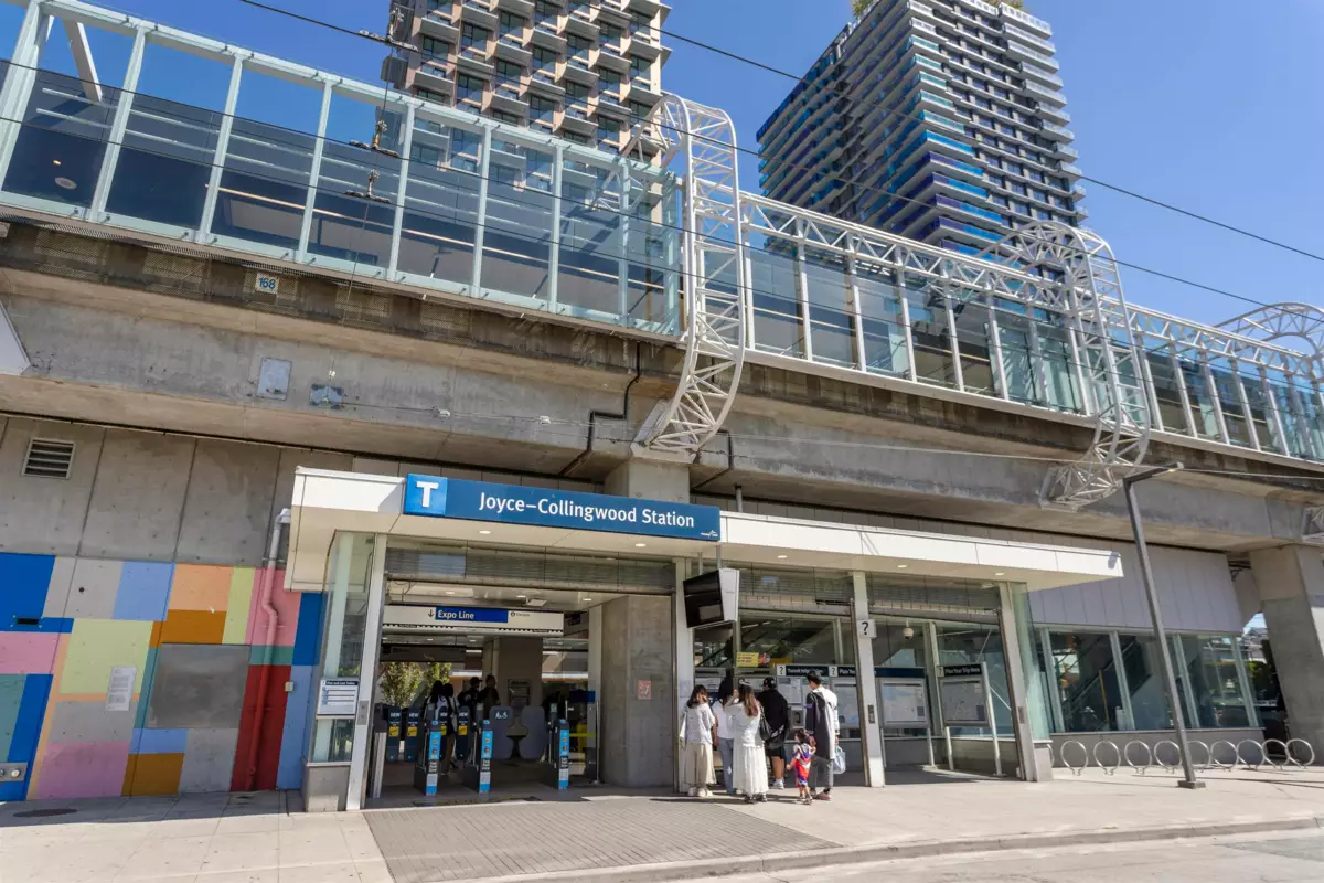 Entry Foyer Photo of 204 3264 Vanness Avenue, Vancouver, BC