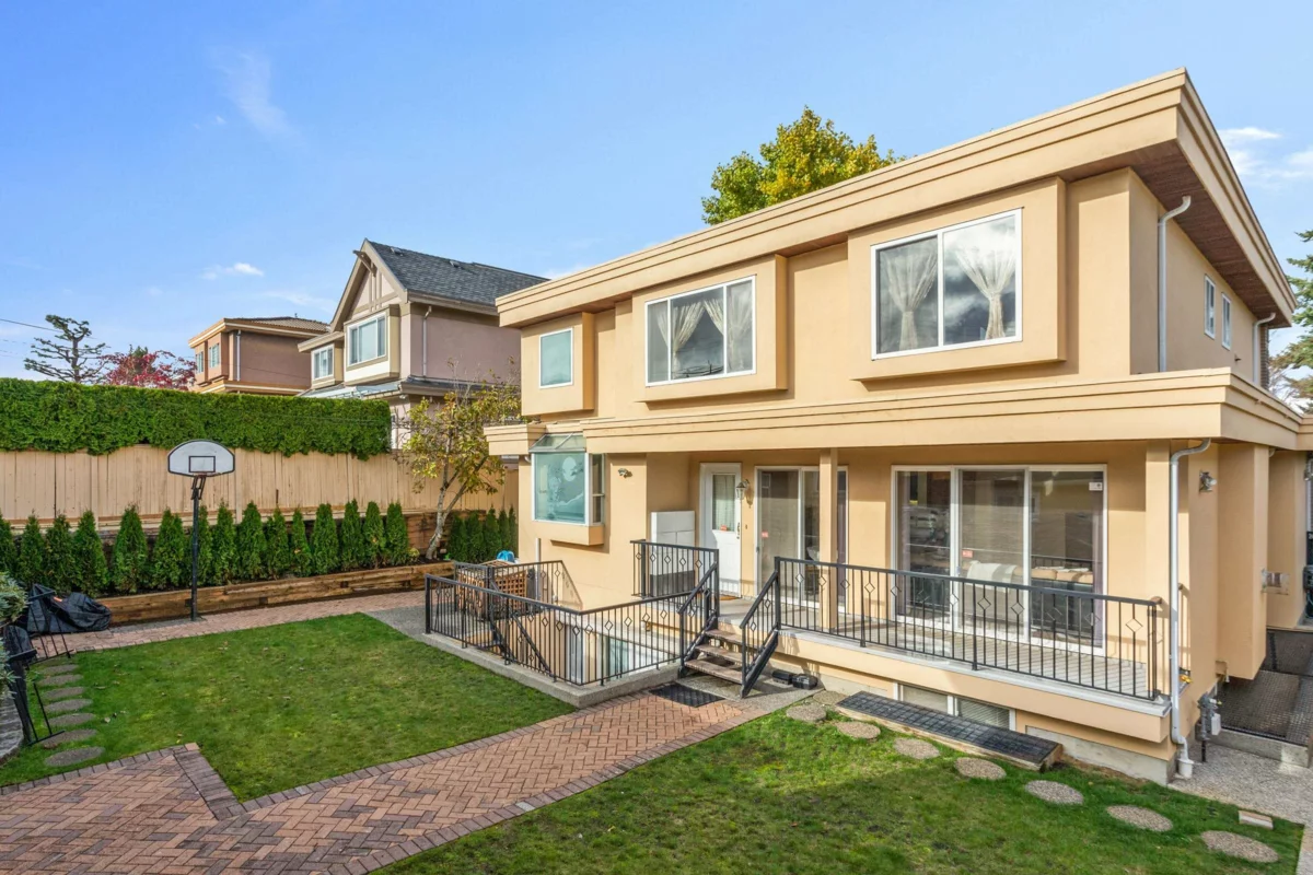 Hot Tub / Spa Photo of 1088 W 42nd Avenue, Vancouver, BC