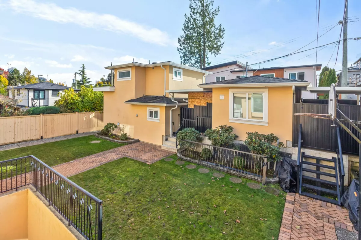Outdoor Kitchen Photo of 1088 W 42nd Avenue, Vancouver, BC