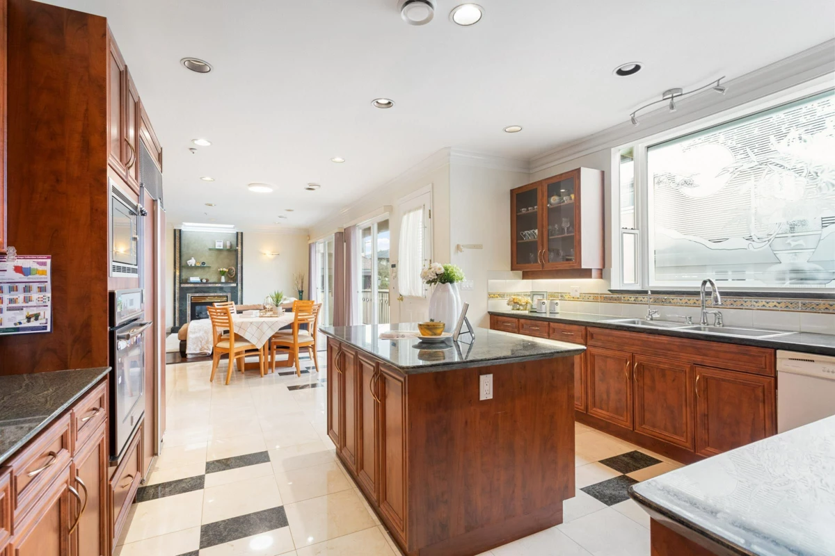 Powder Room Photo of 1088 W 42nd Avenue, Vancouver, BC