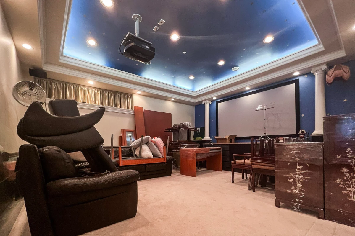 Swimming Pool Photo of 1088 W 42nd Avenue, Vancouver, BC