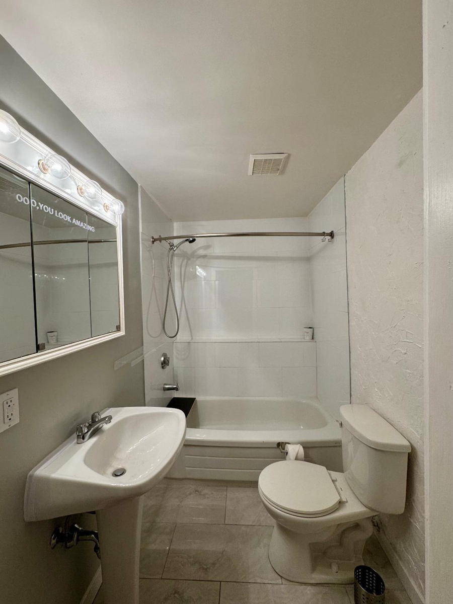Kitchen Island Photo of 5257 Sonora Drive, North Vancouver, BC