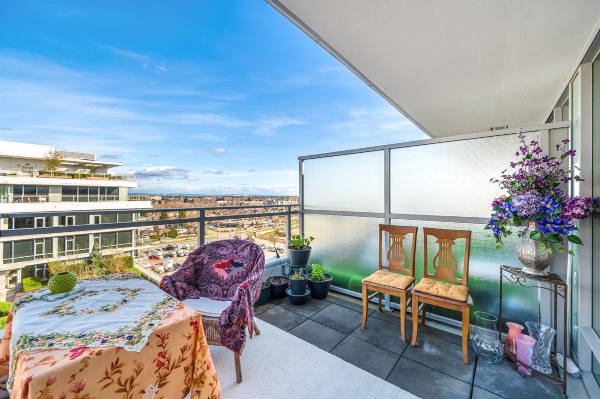 Mudroom Photo of 1803 8800 Hazelbridge Way, Richmond, BC