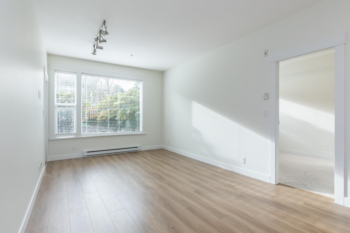 Guest Bathroom Photo of 113 33539 Holland Avenue, Abbotsford, BC