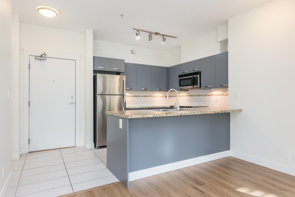 Kitchen Photo of 113 33539 Holland Avenue, Abbotsford, BC