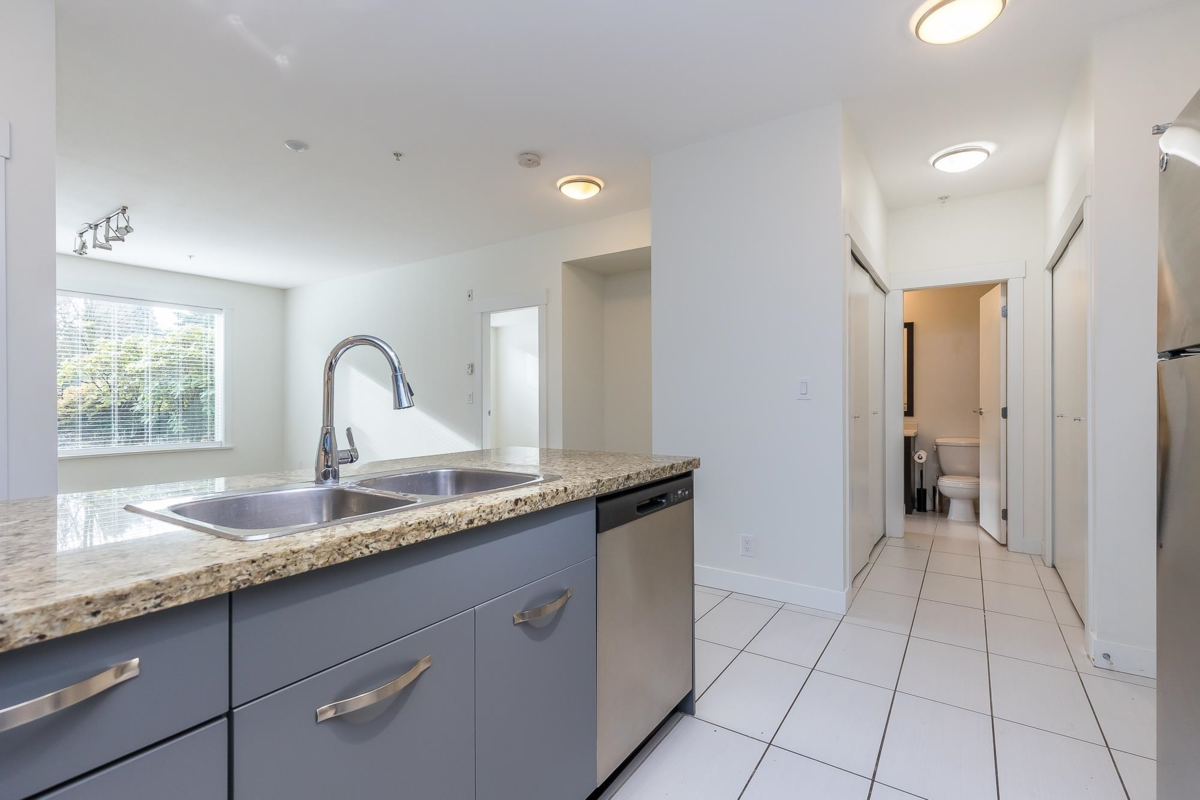 Primary Bathroom Photo of 113 33539 Holland Avenue, Abbotsford, BC