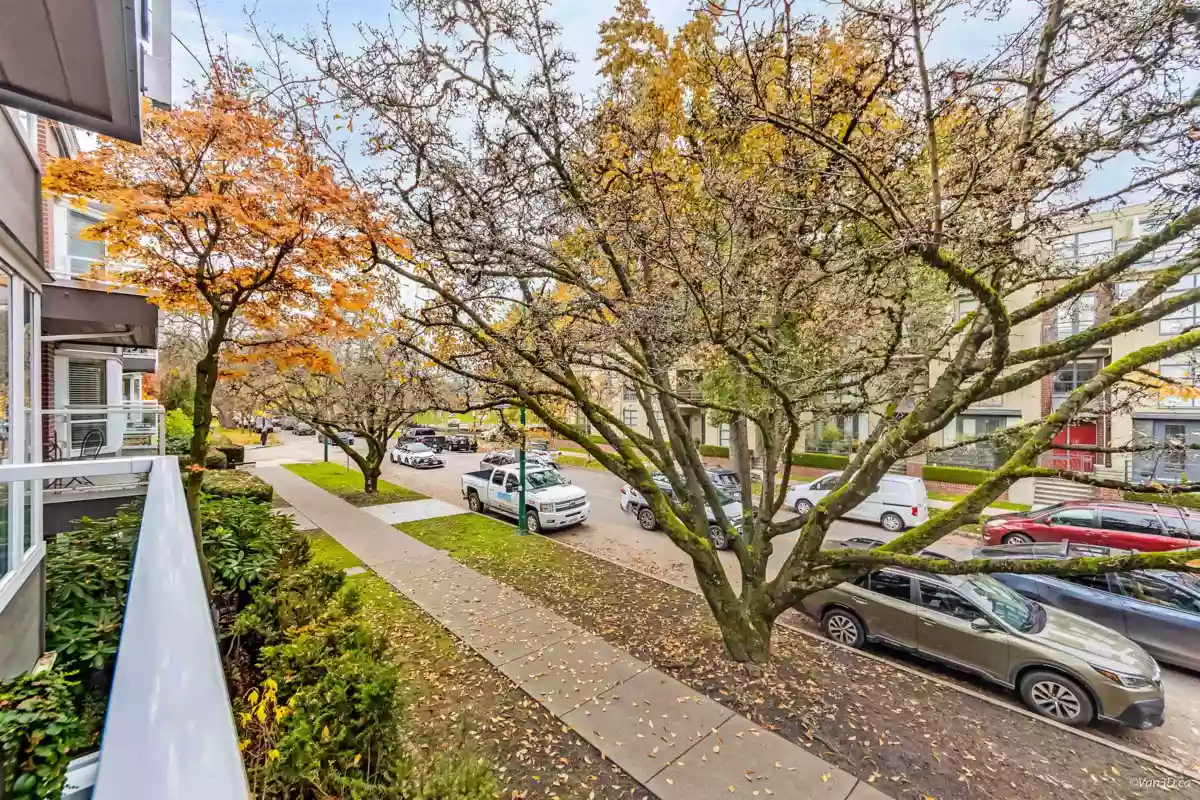 Entry Foyer Photo of 207 2288 W 12th Avenue, Vancouver, BC