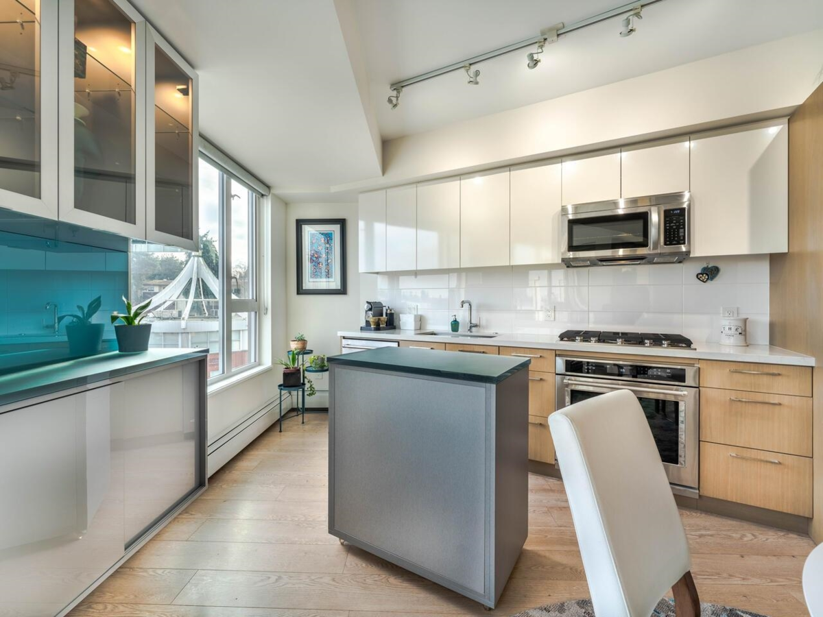 Kitchen Island Photo of 609 417 Great Northern Way, Vancouver, BC