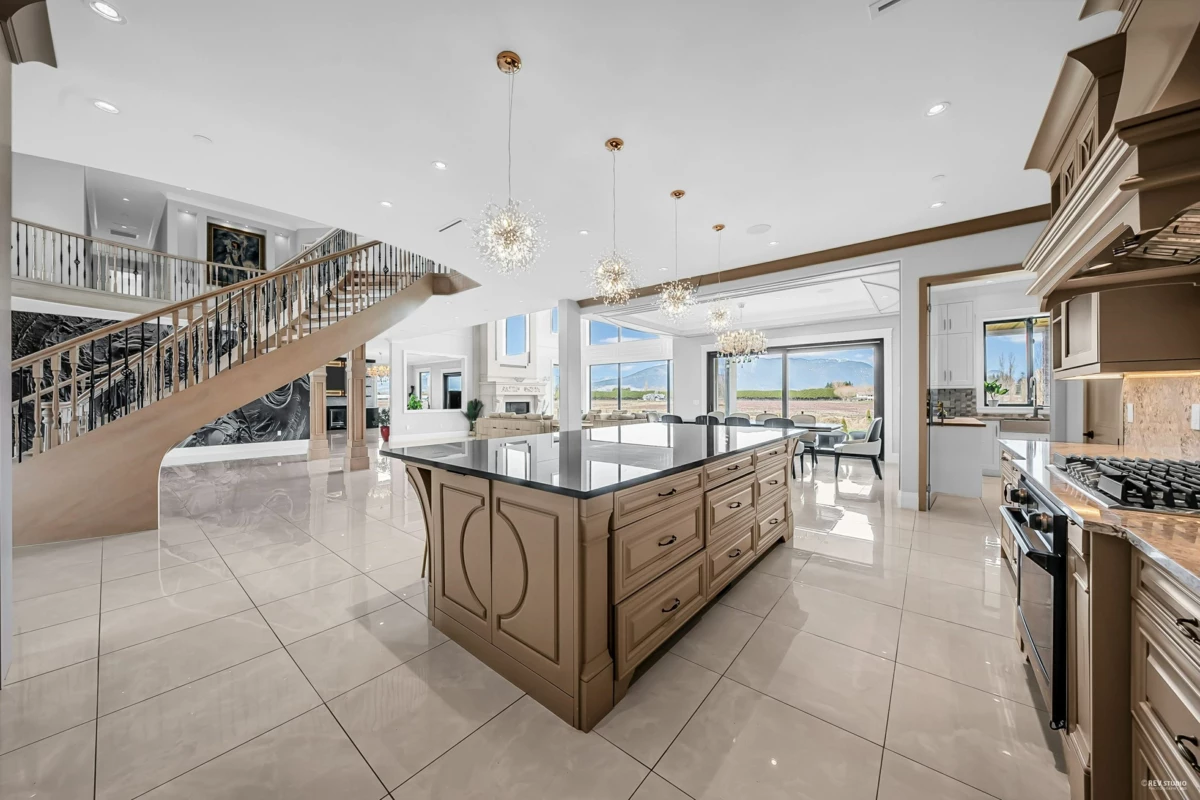 Breakfast Nook Photo of 18782 Old Dewdney Trunk Road, Pitt Meadows, BC