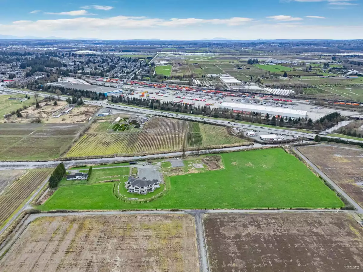 Family Room Photo of 18782 Old Dewdney Trunk Road, Pitt Meadows, BC