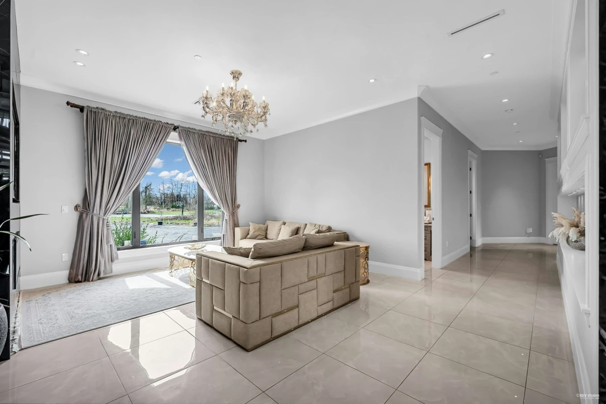 Guest Bathroom Photo of 18782 Old Dewdney Trunk Road, Pitt Meadows, BC