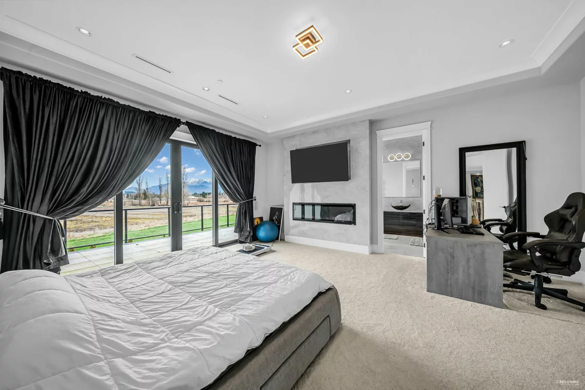 Hot Tub / Spa Photo of 18782 Old Dewdney Trunk Road, Pitt Meadows, BC