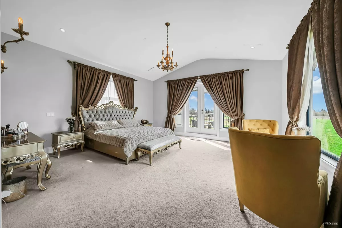 Staircase Photo of 18782 Old Dewdney Trunk Road, Pitt Meadows, BC