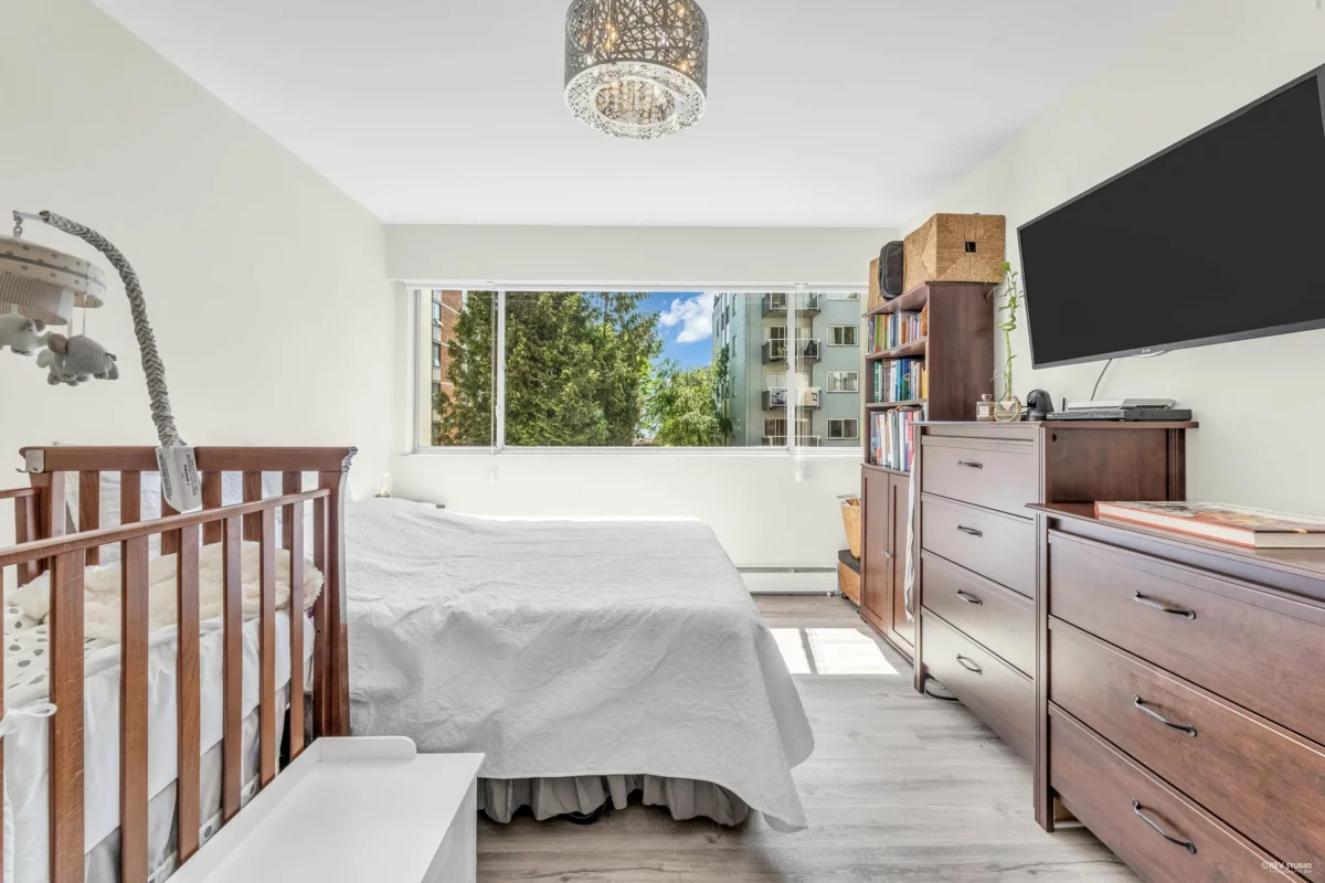 Basement Recreation Room Photo of 101 1750 Esquimalt Avenue, West Vancouver, BC