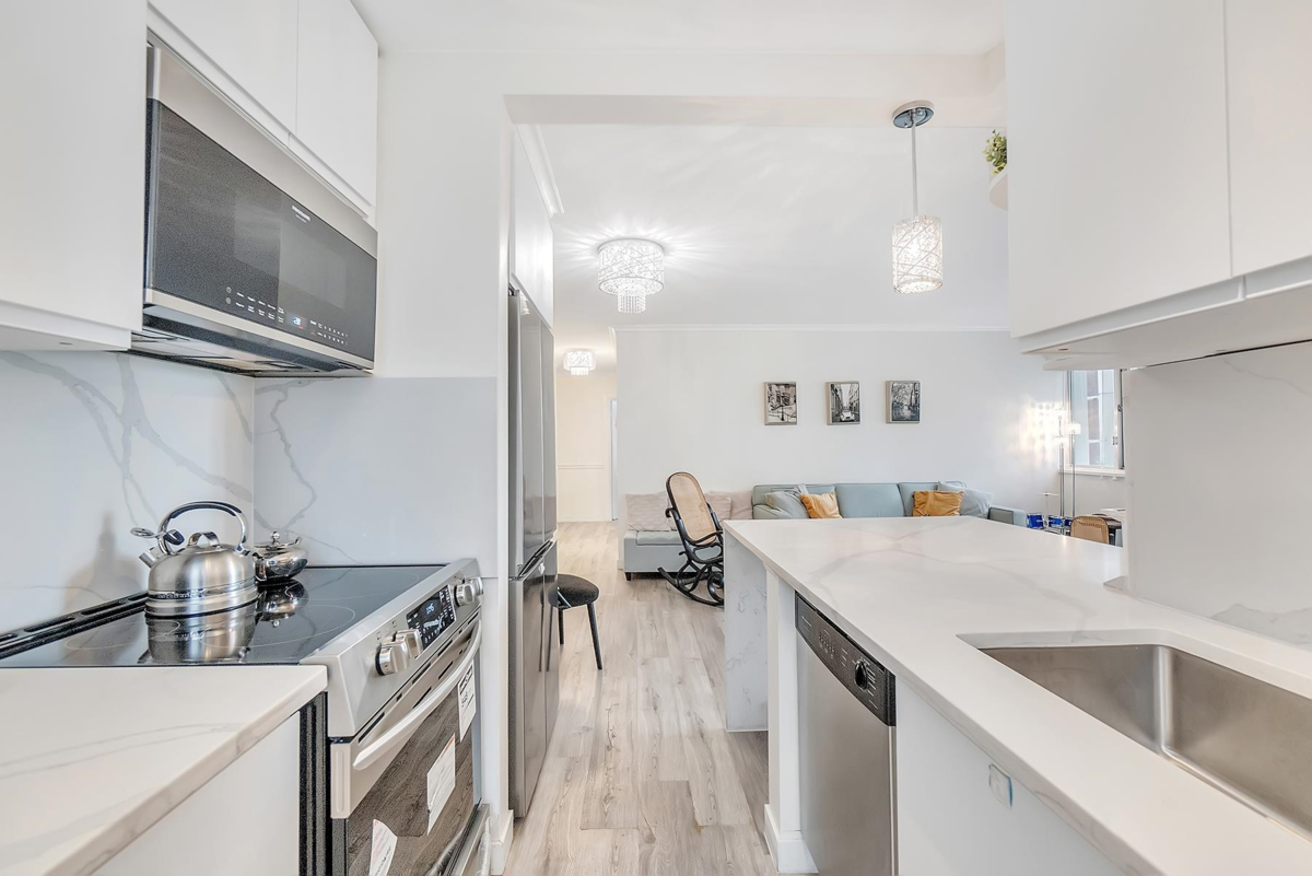 Bedroom 4 Photo of 101 1750 Esquimalt Avenue, West Vancouver, BC