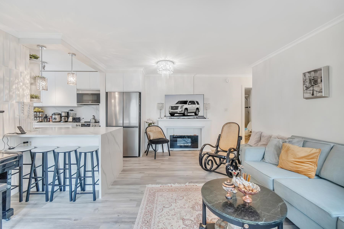 Breakfast Nook Photo of 101 1750 Esquimalt Avenue, West Vancouver, BC