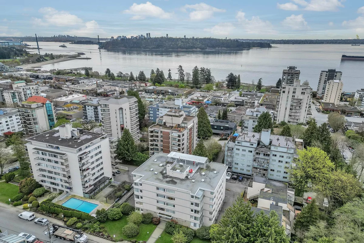 Exterior Front Photo of 101 1750 Esquimalt Avenue, West Vancouver, BC