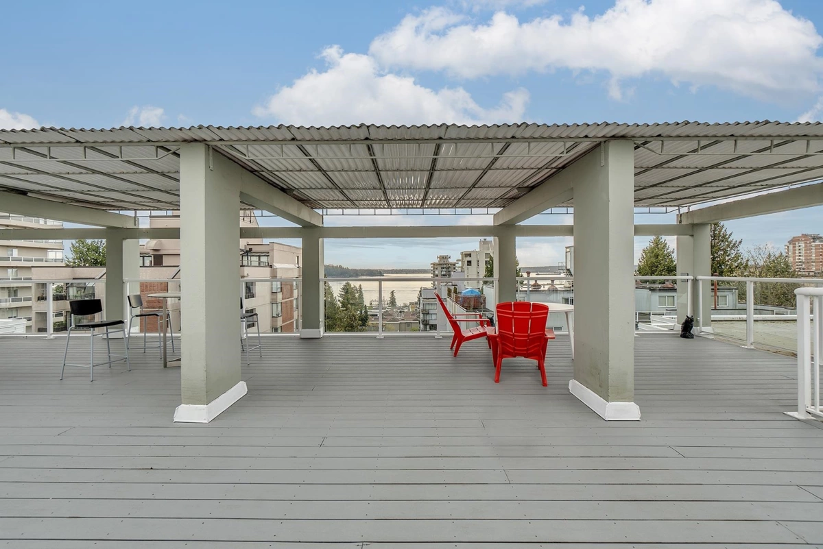 Front Yard Photo of 101 1750 Esquimalt Avenue, West Vancouver, BC