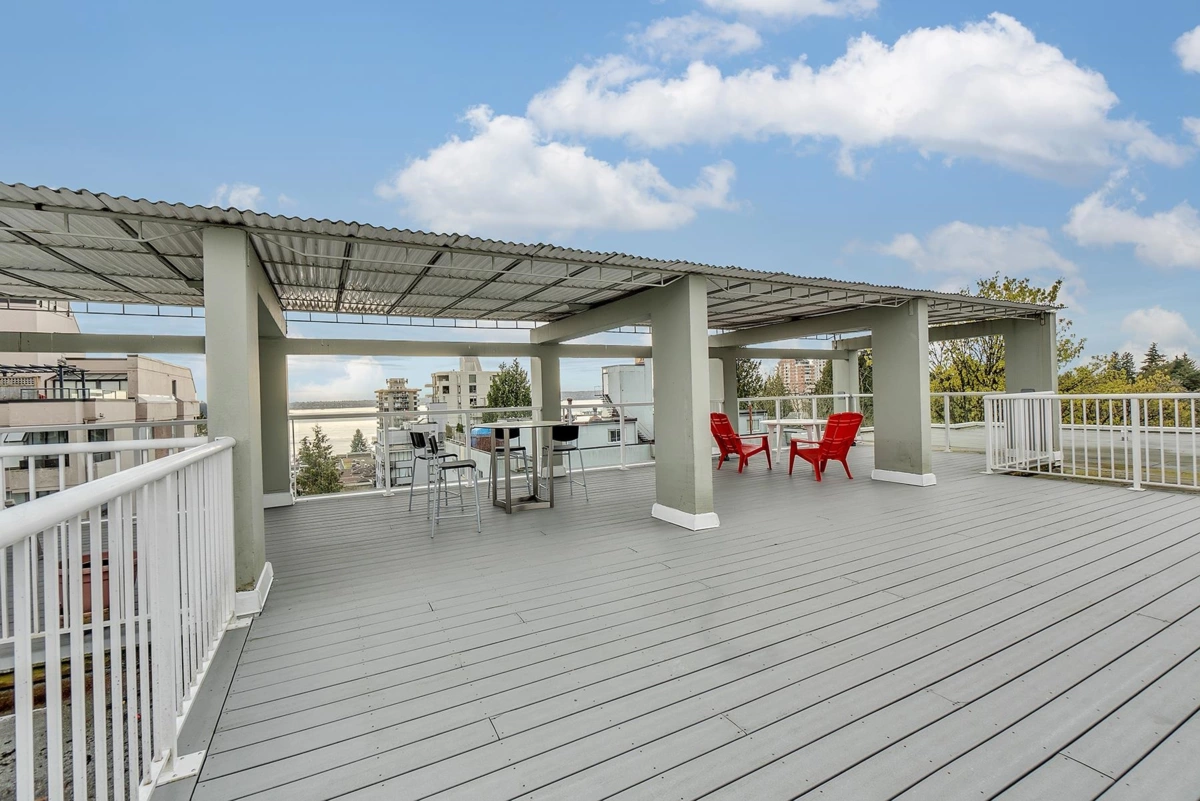 Garden / Landscaping Photo of 101 1750 Esquimalt Avenue, West Vancouver, BC