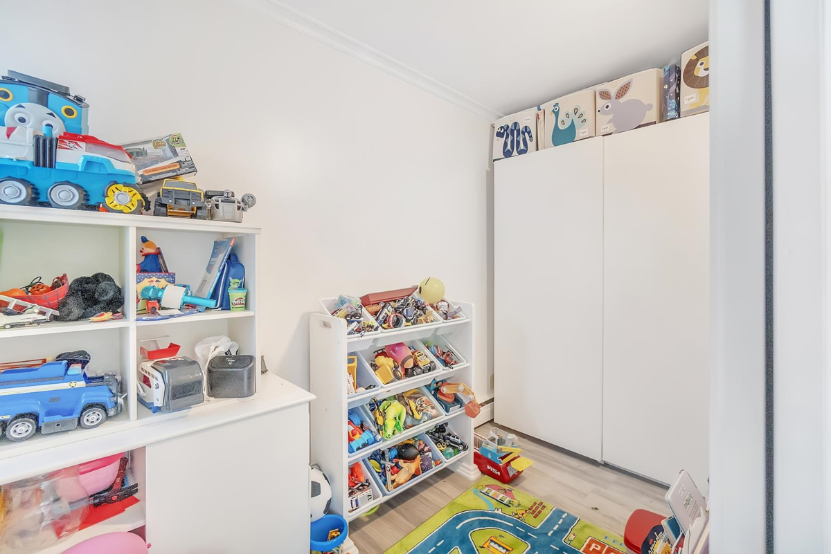 Hallway Photo of 101 1750 Esquimalt Avenue, West Vancouver, BC