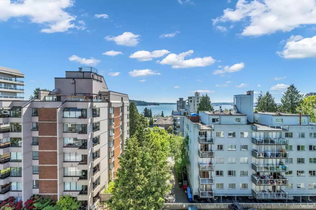 Hot Tub / Spa Photo of 101 1750 Esquimalt Avenue, West Vancouver, BC