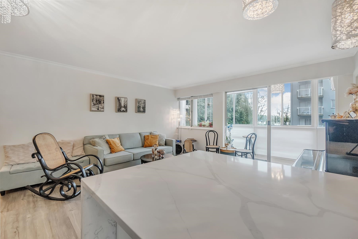 Office / Den Photo of 101 1750 Esquimalt Avenue, West Vancouver, BC