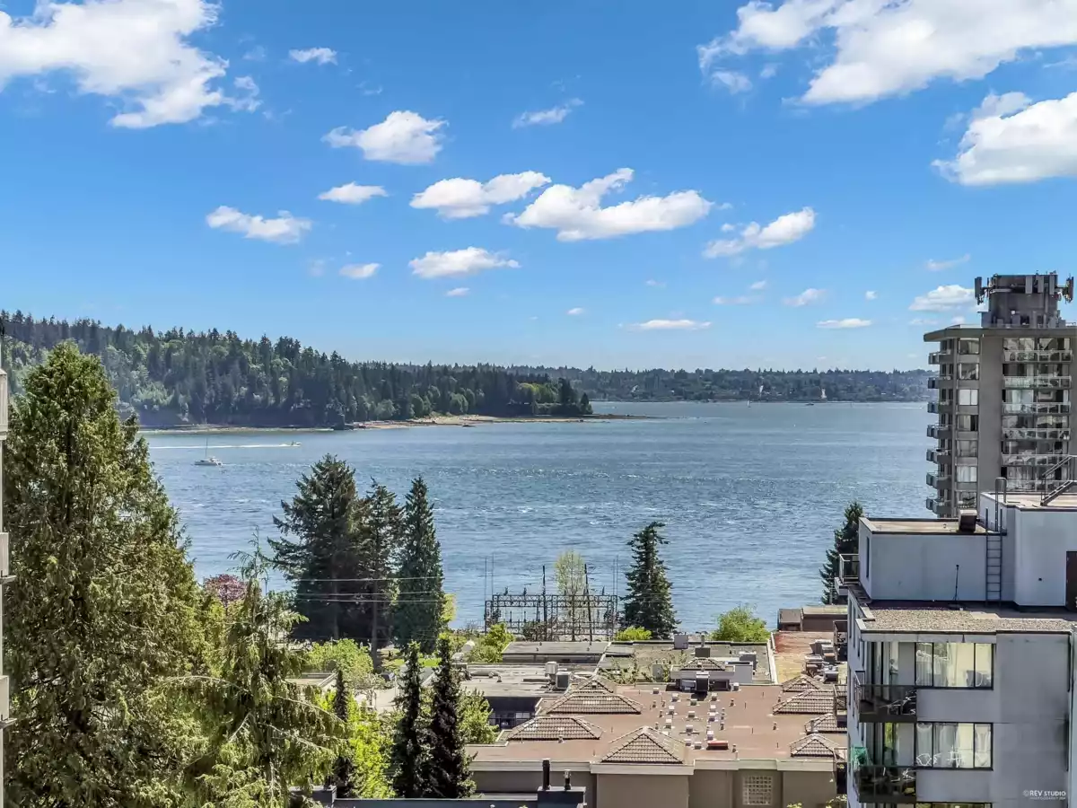 Outdoor Kitchen Photo of 101 1750 Esquimalt Avenue, West Vancouver, BC